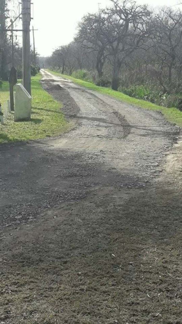 Mejorado de piedra con ripio en playa de estacionamiento del Guazú