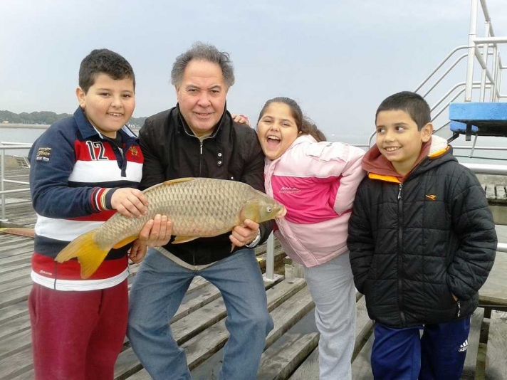 Alejandro Elías y sus nietos