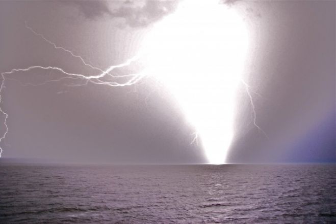 Video: caña de grafito en una tormenta