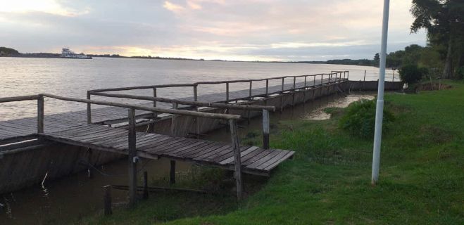 El nuevo muelle en la costa del Guazú