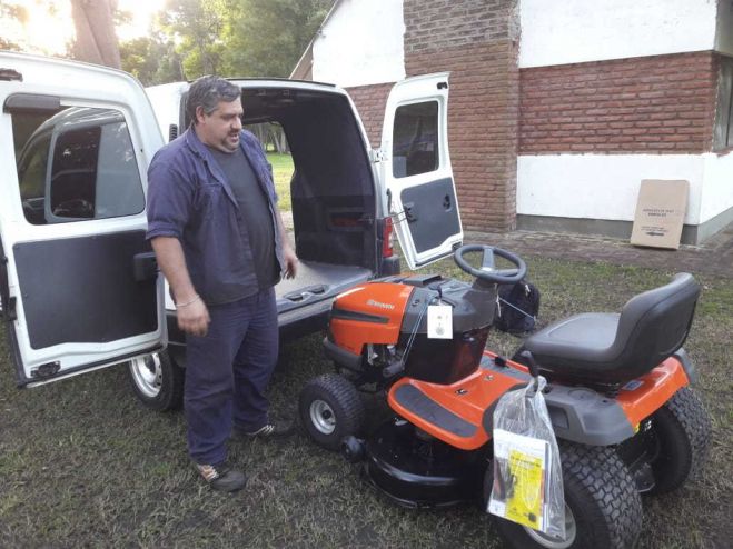 Adquirimos un tractor cortacésped 0 Km para la Sede Chascomús