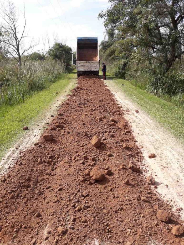 Relleno con tosca del camino de acceso a la Sede Guazú