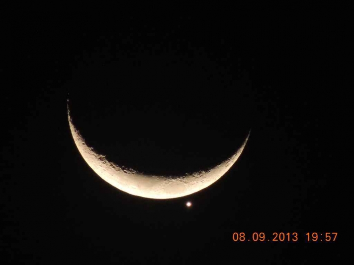 Eclipse nocturno de la Luna con Venus