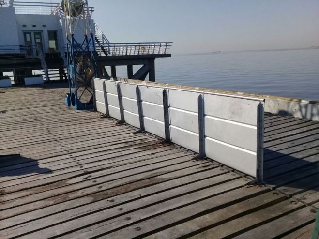 El rompevientos se instaló en la parte nueva del muelle